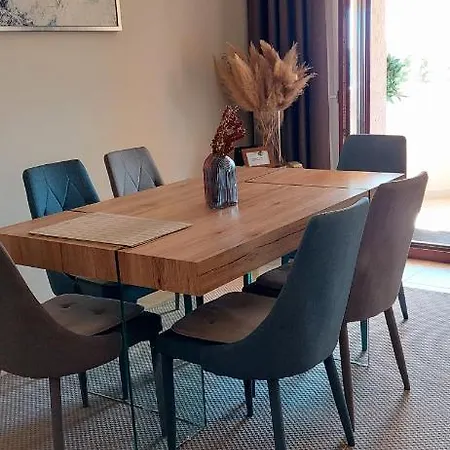 Victoria Apartment